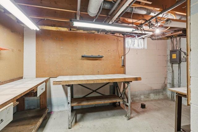 W215N10122 Hickory DRIVE, Colgate, WI 53017