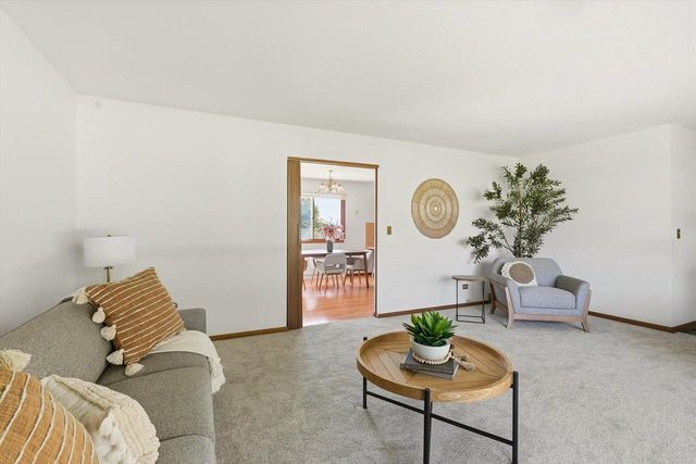 W215N10122 Hickory DRIVE, Colgate, WI 53017