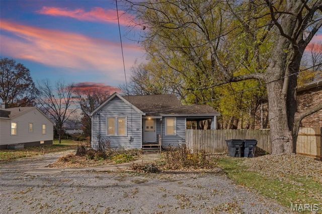 121 N 49th Street, Belleville, IL 62226