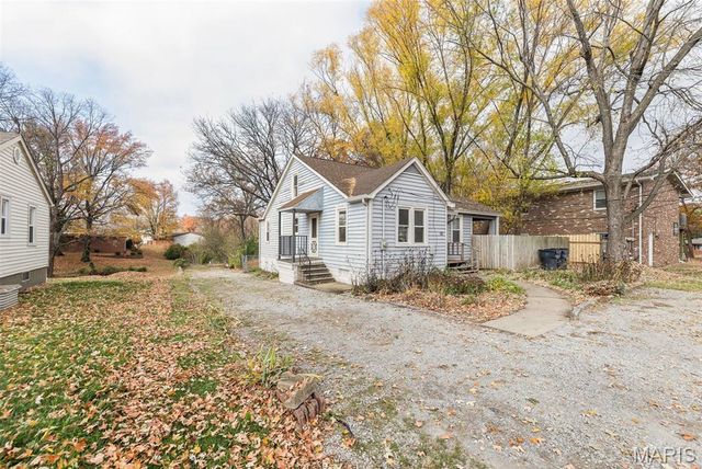 121 N 49th Street, Belleville, IL 62226