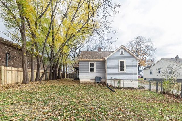 121 N 49th Street, Belleville, IL 62226