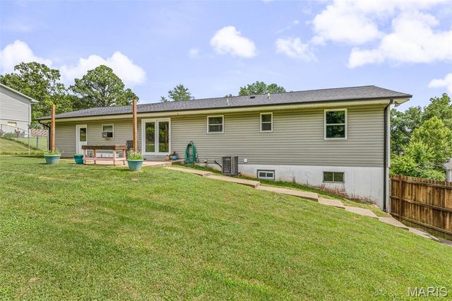 105 Meadow Lane, Festus, MO 63028