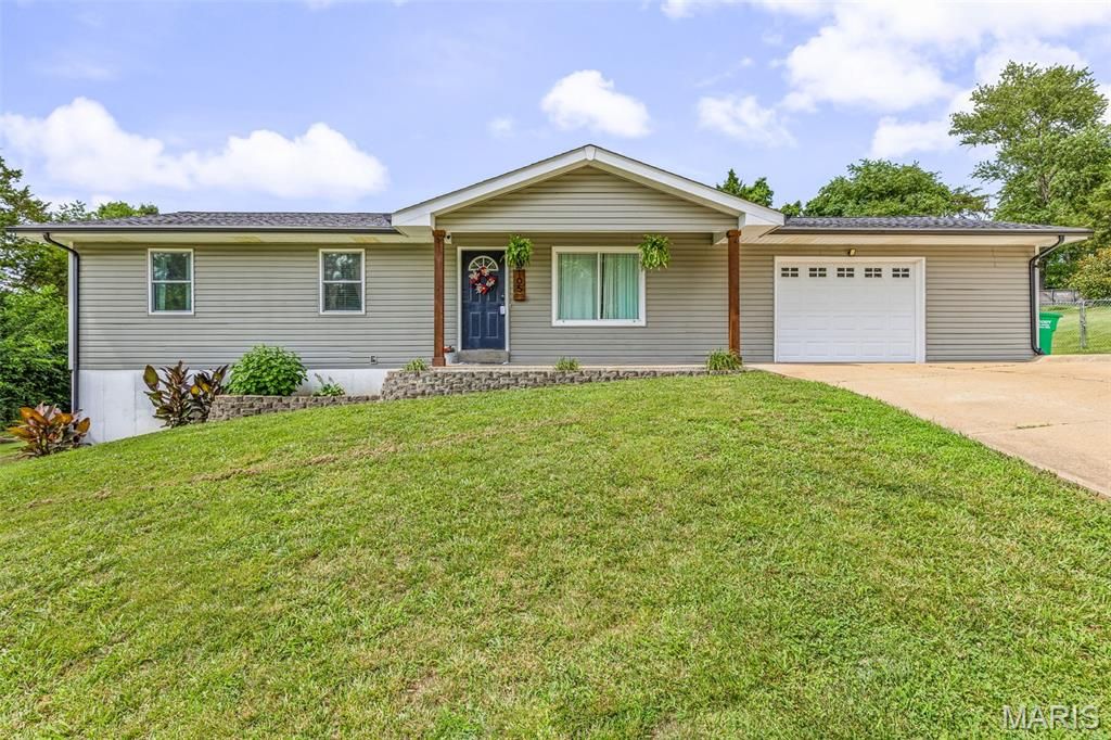 105 Meadow Lane, Festus, MO 63028