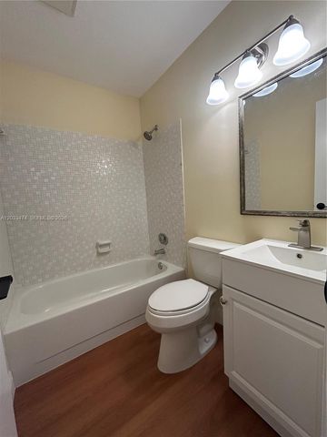 539 Briarwood Cir 2-57, Hollywood, FL 33024