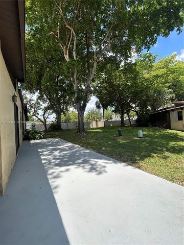 539 Briarwood Cir 2-57, Hollywood, FL 33024