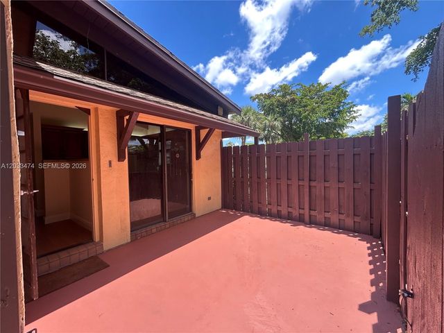 539 Briarwood Cir 2-57, Hollywood, FL 33024