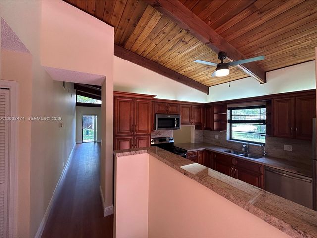 539 Briarwood Cir 2-57, Hollywood, FL 33024