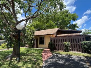 539 Briarwood Cir 2-57, Hollywood, FL 33024
