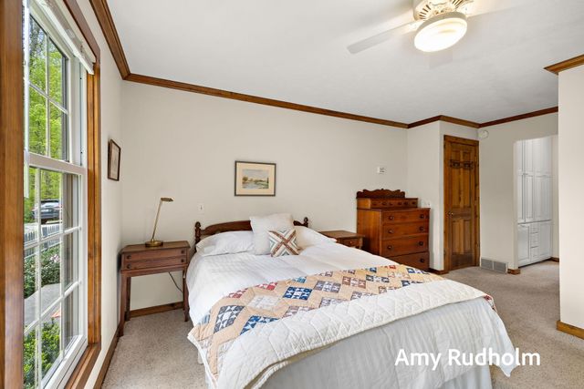 5235 Oakdale Drive, Blendon Twp, MI 49426