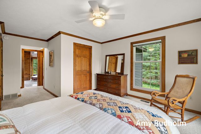 5235 Oakdale Drive, Blendon Twp, MI 49426