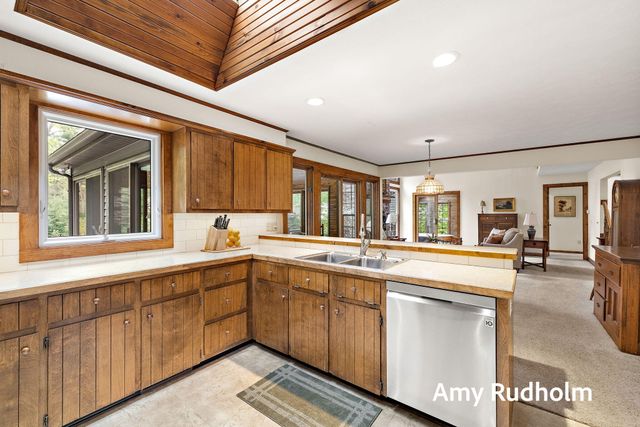 5235 Oakdale Drive, Blendon Twp, MI 49426