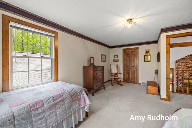 5235 Oakdale Drive, Blendon Twp, MI 49426
