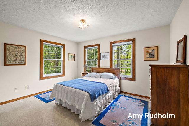 5235 Oakdale Drive, Blendon Twp, MI 49426
