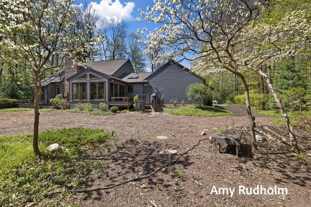 5235 Oakdale Drive, Blendon Twp, MI 49426