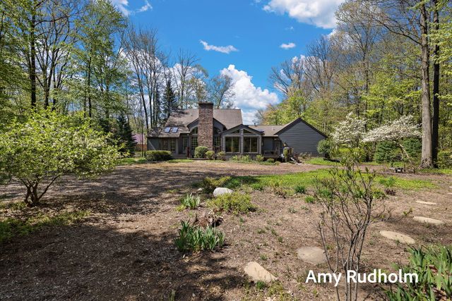 5235 Oakdale Drive, Blendon Twp, MI 49426