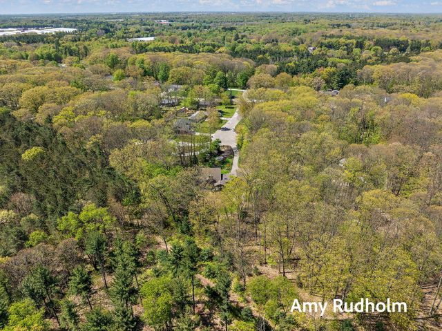 5235 Oakdale Drive, Blendon Twp, MI 49426