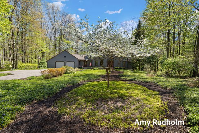 5235 Oakdale Drive, Blendon Twp, MI 49426