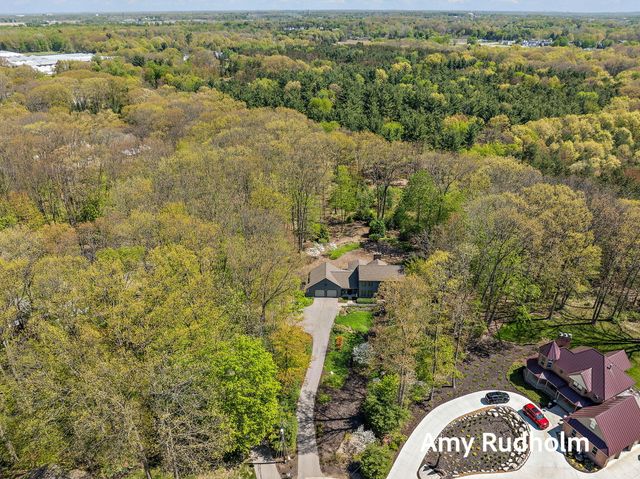 5235 Oakdale Drive, Blendon Twp, MI 49426
