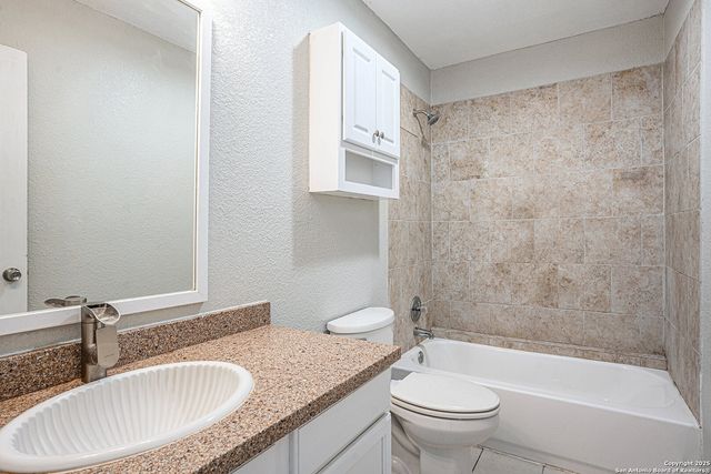 10023 Amber Field, San Antonio, TX 78245