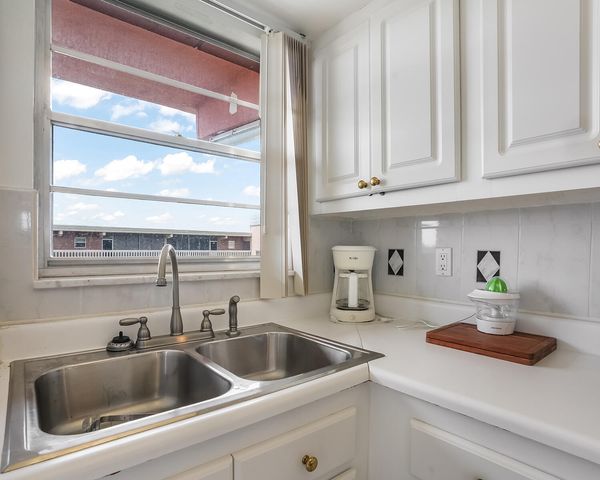 180 NE 12th Avenue 15E, Hallandale Beach, FL 33009