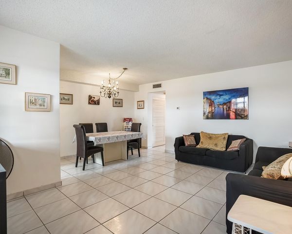 180 NE 12th Avenue 15E, Hallandale Beach, FL 33009