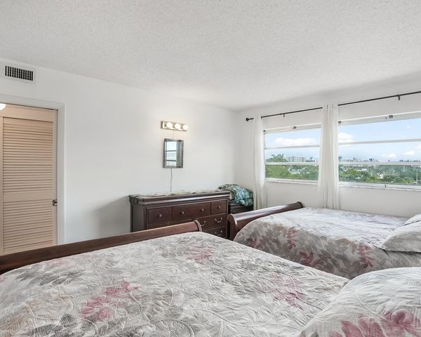 180 NE 12th Avenue 15E, Hallandale Beach, FL 33009