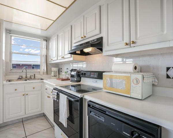 180 NE 12th Avenue 15E, Hallandale Beach, FL 33009