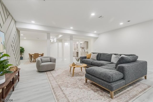 7 Sunset Dr, Millburn Twp., NJ 07041