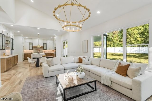 7 Sunset Dr, Millburn Twp., NJ 07041