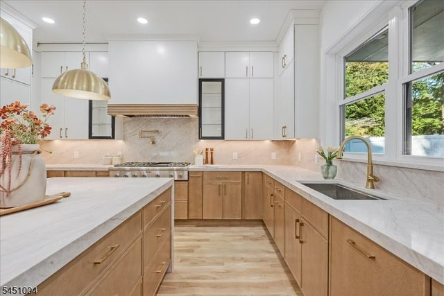 7 Sunset Dr, Millburn Twp., NJ 07041