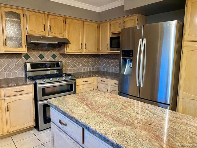 3263 Primrose Drive, Rochester Hills, MI 48307