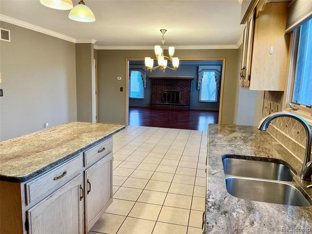 3263 Primrose Drive, Rochester Hills, MI 48307