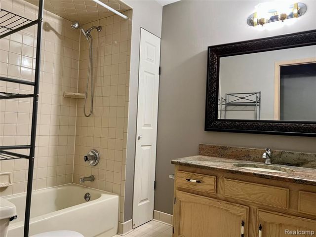 3263 Primrose Drive, Rochester Hills, MI 48307