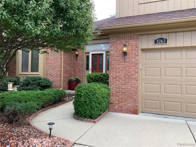 3263 Primrose Drive, Rochester Hills, MI 48307