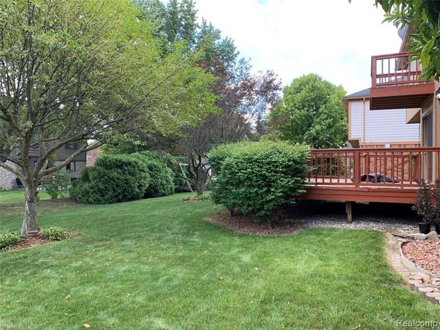3263 Primrose Drive, Rochester Hills, MI 48307
