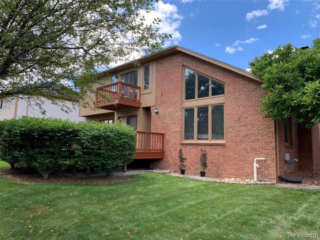 3263 Primrose Drive, Rochester Hills, MI 48307
