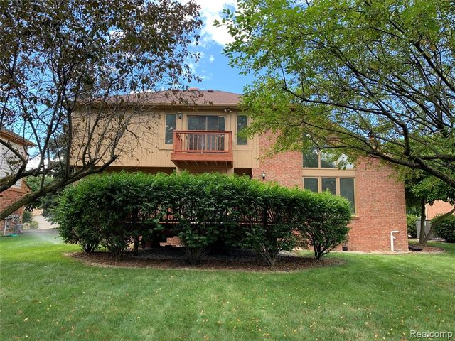 3263 Primrose Drive, Rochester Hills, MI 48307