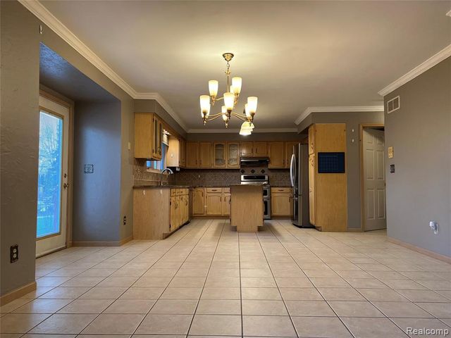 3263 Primrose Drive, Rochester Hills, MI 48307