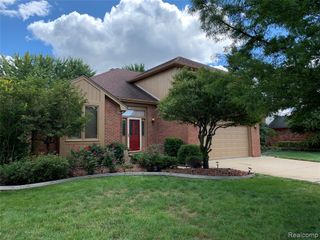 3263 Primrose Drive, Rochester Hills, MI 48307
