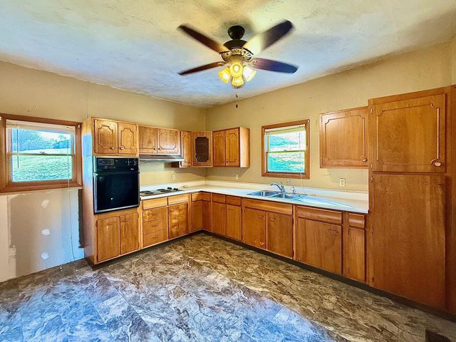 2165 Tent Road NE, Lancaster, OH 43130