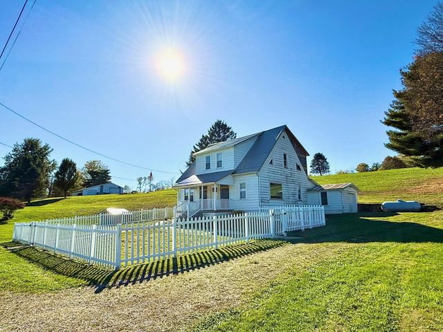 2165 Tent Road NE, Lancaster, OH 43130