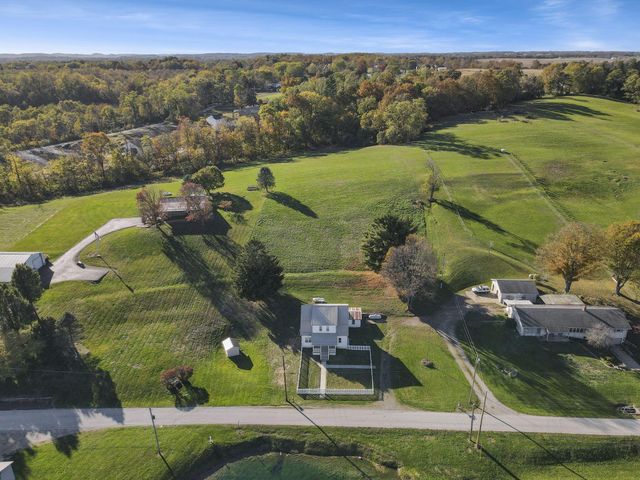 2165 Tent Road NE, Lancaster, OH 43130