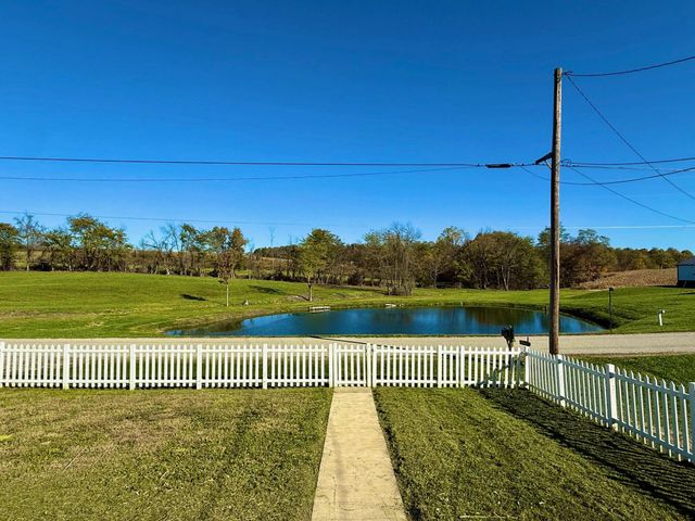 2165 Tent Road NE, Lancaster, OH 43130