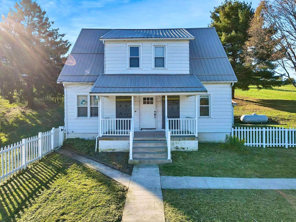 2165 Tent Road NE, Lancaster, OH 43130