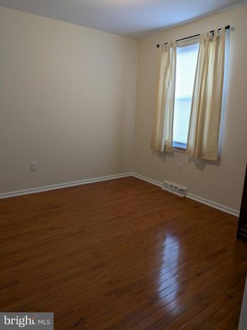 443 GREENWICH AVE, Paulsboro, NJ 08066