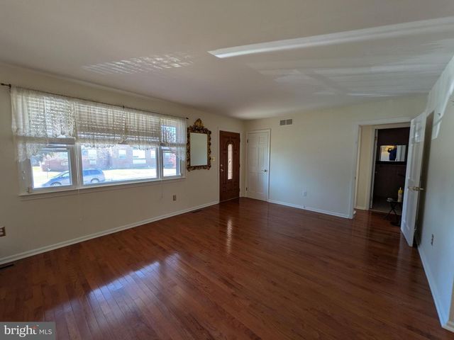 443 GREENWICH AVE, Paulsboro, NJ 08066