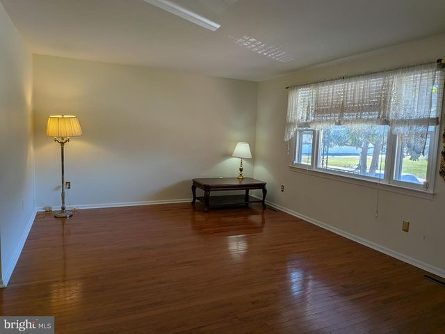 443 GREENWICH AVE, Paulsboro, NJ 08066