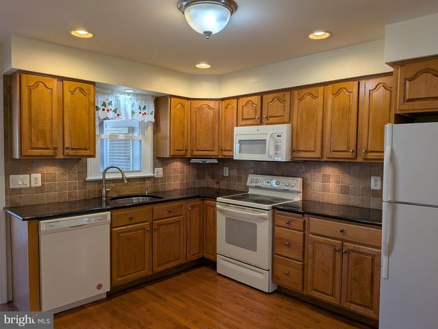 443 GREENWICH AVE, Paulsboro, NJ 08066