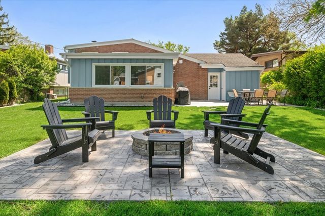 310 Chipili Drive, Northbrook, IL 60062