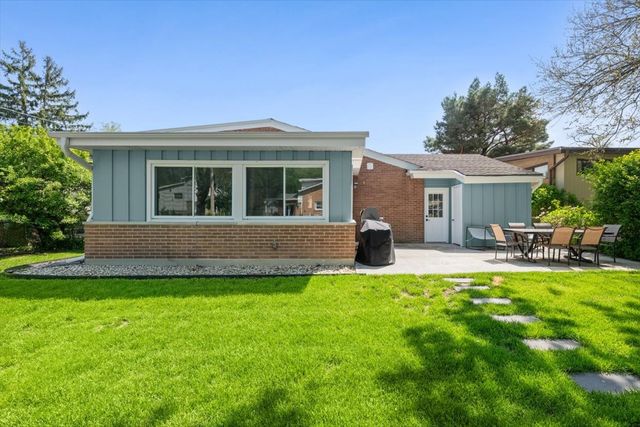 310 Chipili Drive, Northbrook, IL 60062
